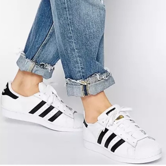 adidas Shoes - Adidas ORIGINALS SUPERSTAR J Junior Gym Shoes